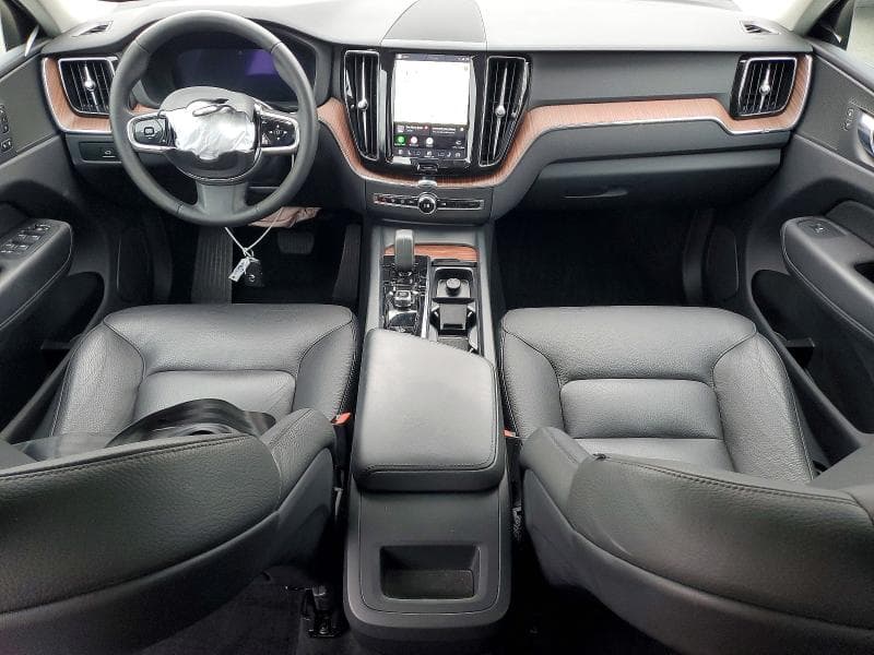 2024 VOLVO XC60 PLUS 8