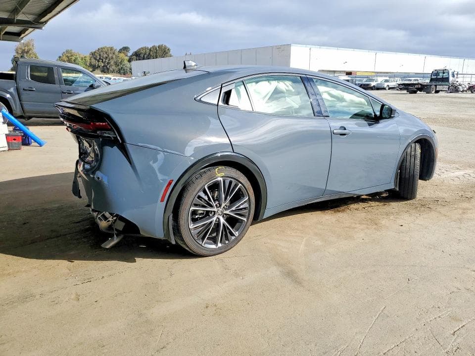 2025 TOYOTA PRIUS XLE 3