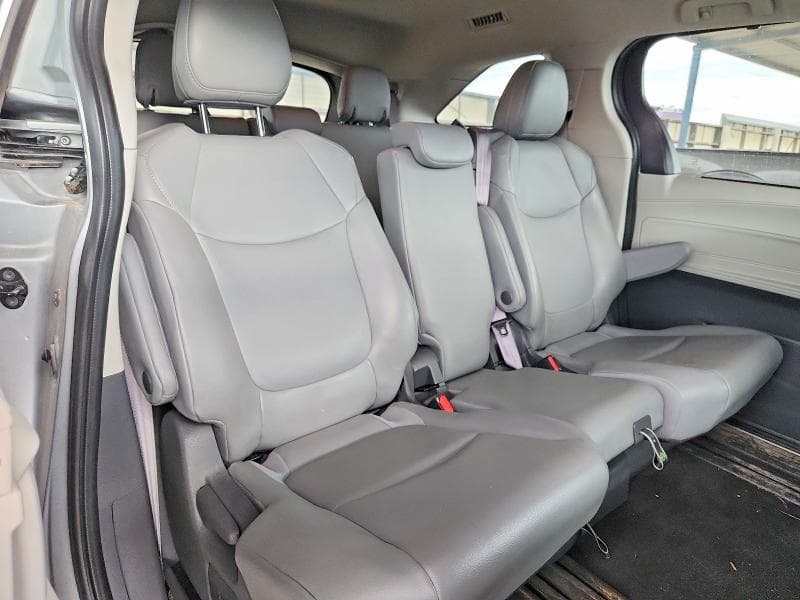 2021 TOYOTA SIENNA XLE 11
