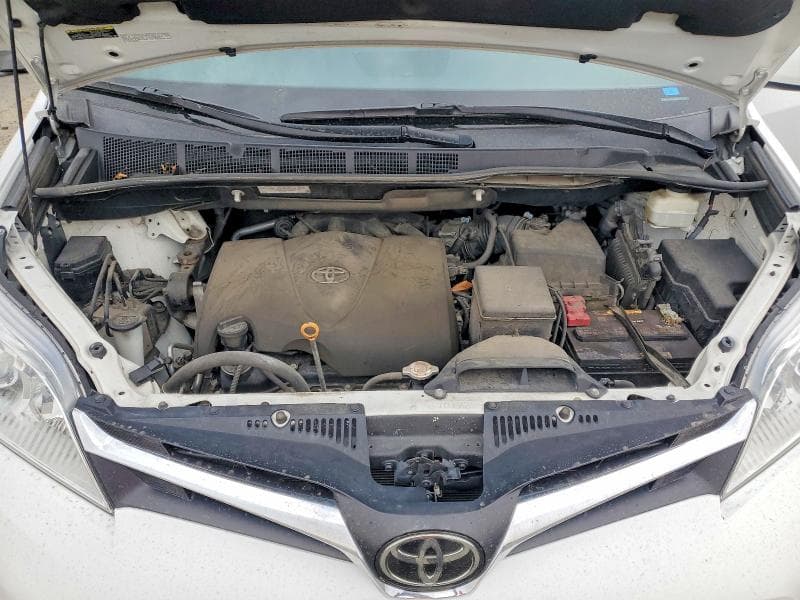 2020 TOYOTA SIENNA LE 12
