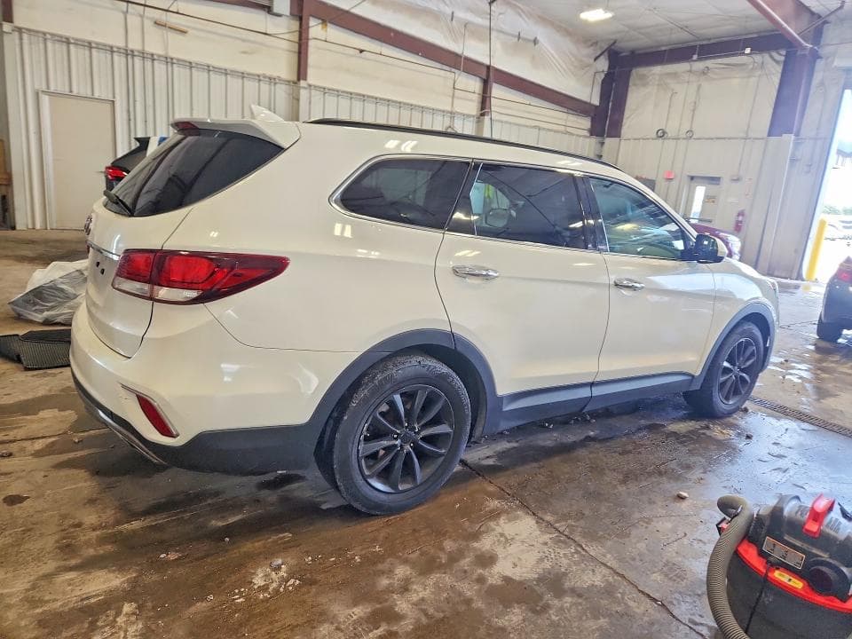 2017 HYUNDAI SANTA FE SE 3
