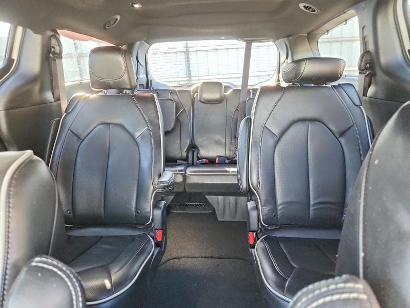 2025 CHRYSLER PACIFICA LIMITED 10