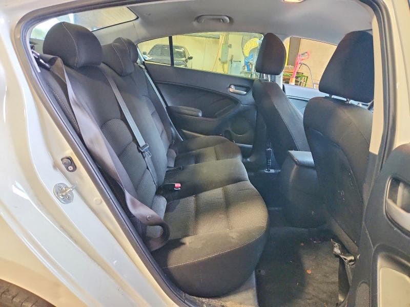 2017 KIA FORTE LX 10