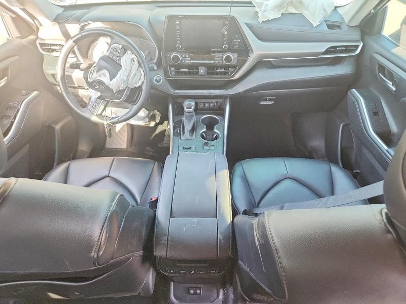 2021 TOYOTA HIGHLANDER XLE 8