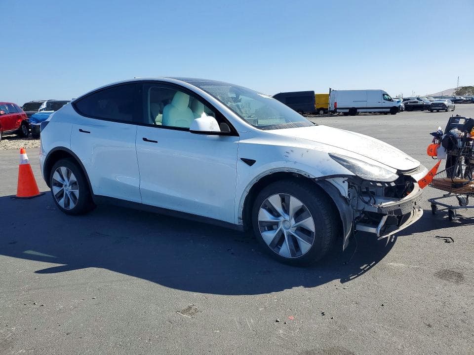2023 TESLA MODEL Y 4