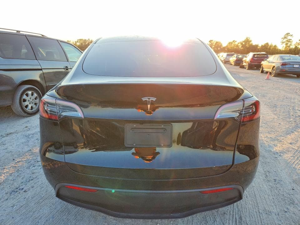 2025 TESLA MODEL Y 6
