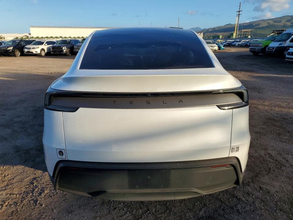 2026 TESLA MODEL Y 6