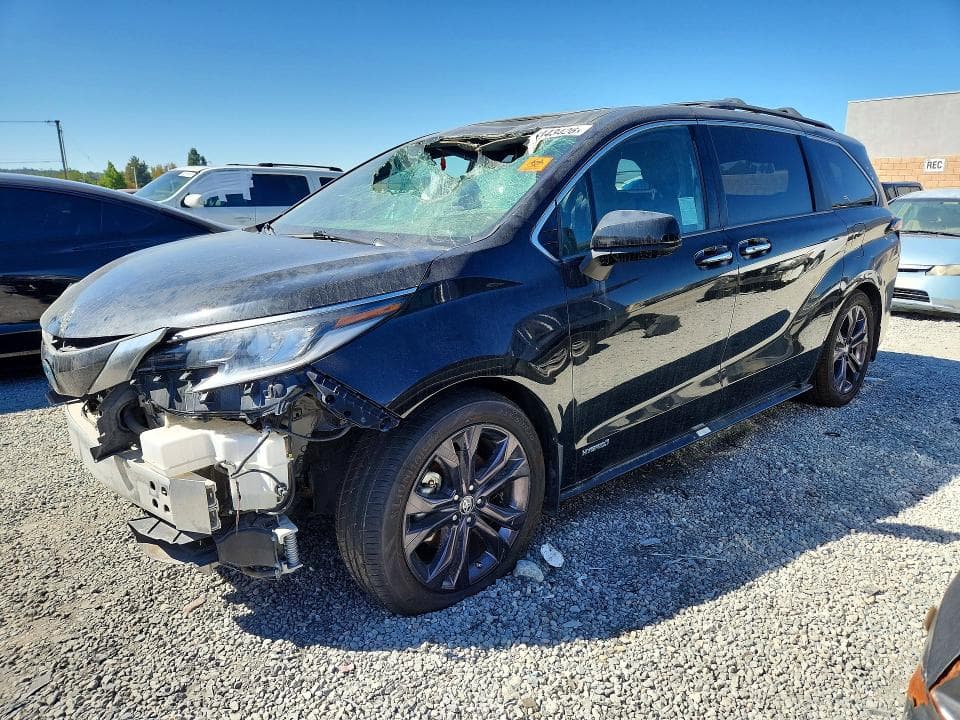 2021 TOYOTA SIENNA XSE