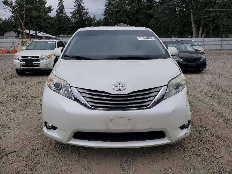 2017 TOYOTA SIENNA XLE 7-PASSENGER 5