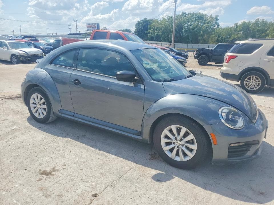 2018 VOLKSWAGEN BEETLE S 4