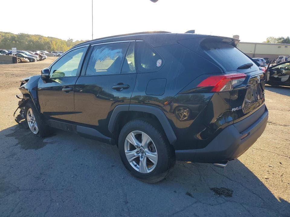 2020 TOYOTA RAV4 XLE 2