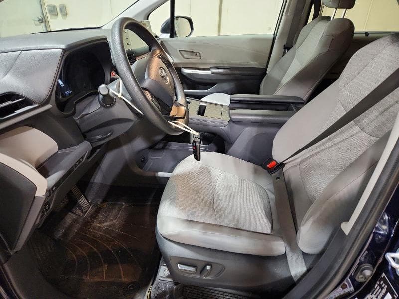 2024 TOYOTA SIENNA LE 7