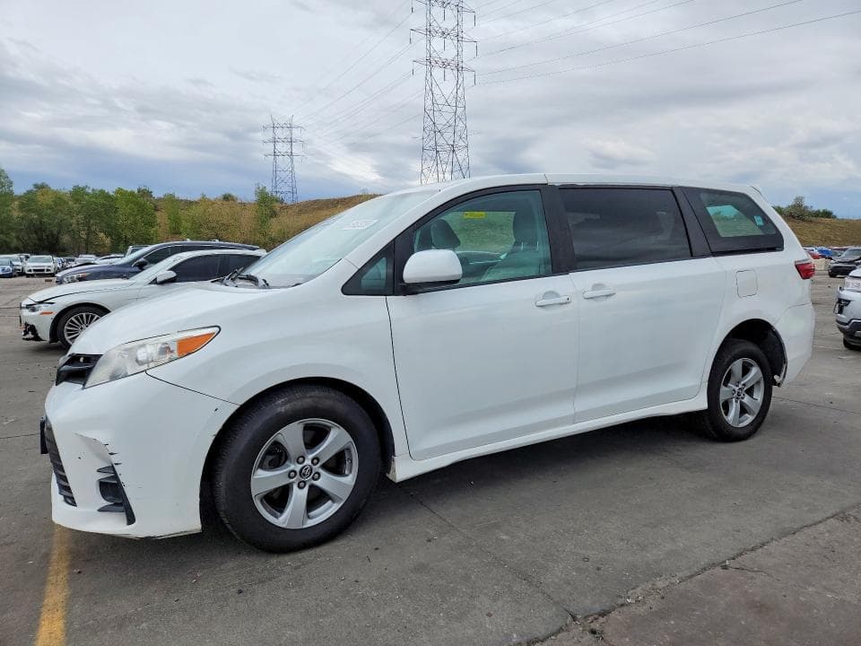 2018 TOYOTA SIENNA L