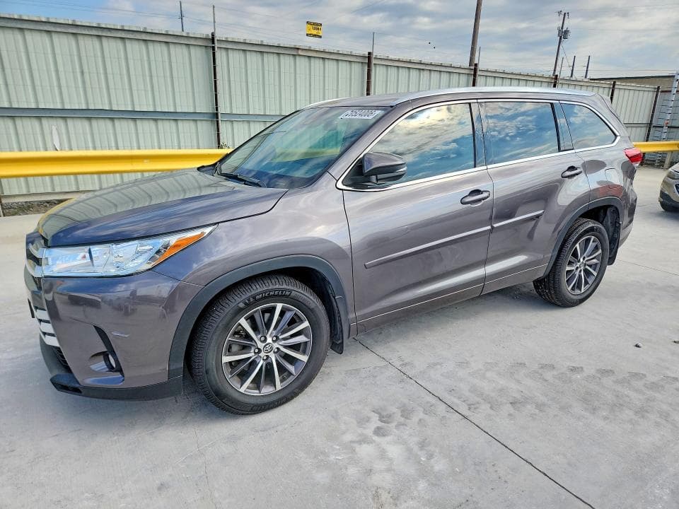 2018 TOYOTA HIGHLANDER XLE