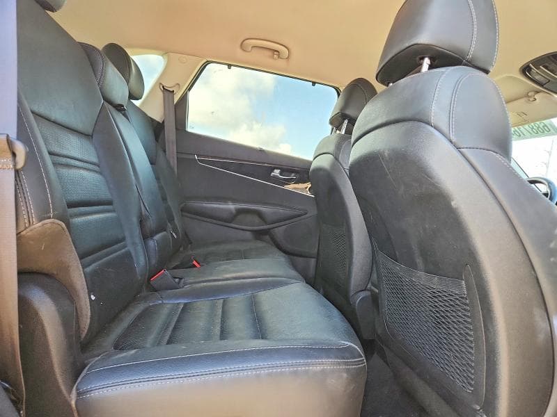 2017 KIA SORENTO EX 11