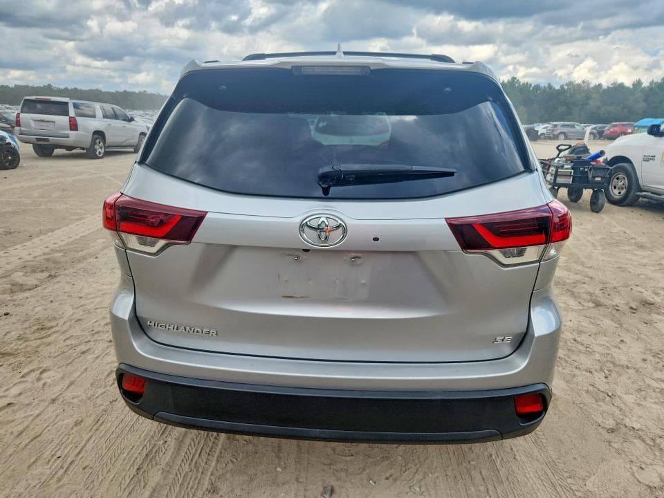 2019 TOYOTA HIGHLANDER SE 6