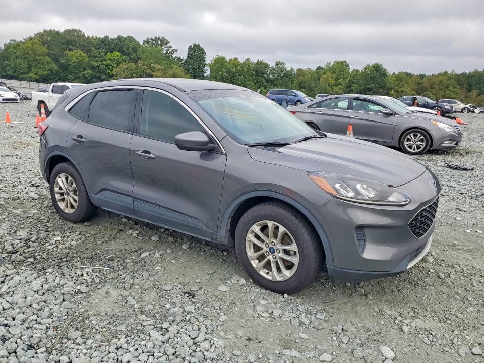 2021 FORD ESCAPE SE 4