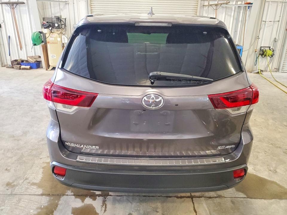 2019 TOYOTA HIGHLANDER SE 6