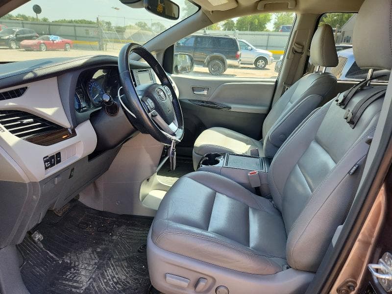 2019 TOYOTA SIENNA XLE 8-PASSENGER 7