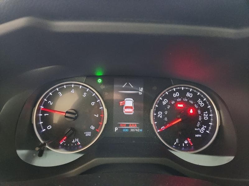 2019 TOYOTA RAV4 XLE 9