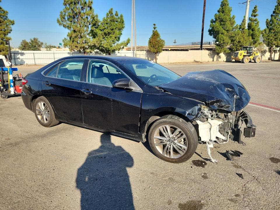2017 TOYOTA CAMRY SE 4