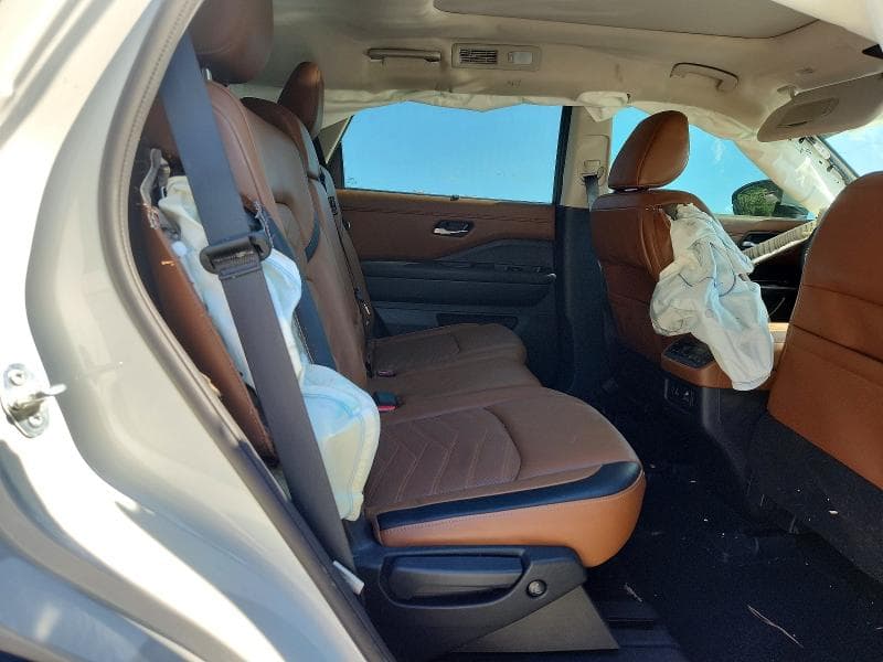 2024 NISSAN PATHFINDER PLATINUM 11