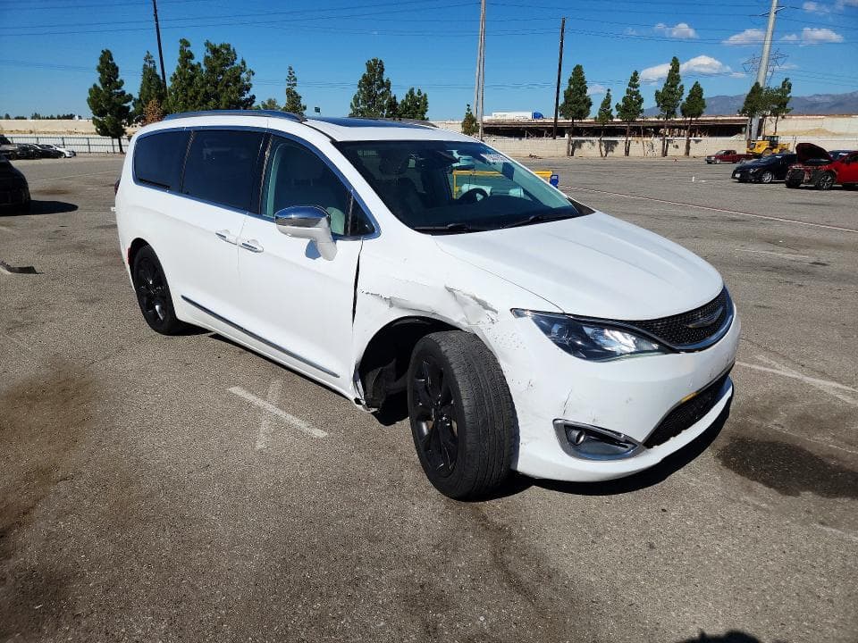 2017 CHRYSLER PACIFICA LIMITED 4