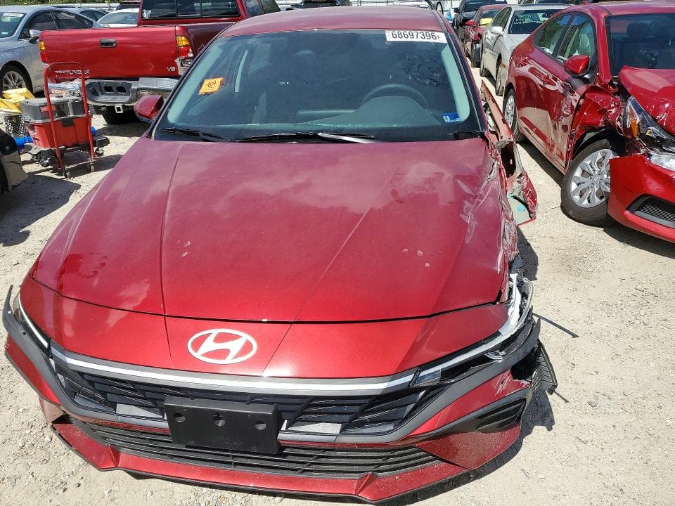 2025 HYUNDAI ELANTRA SE 5