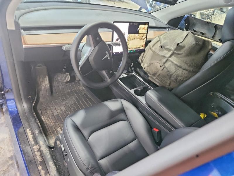2025 TESLA MODEL Y 8