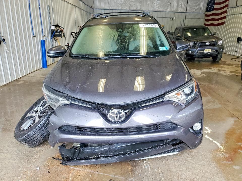 2017 TOYOTA RAV4 XLE 5