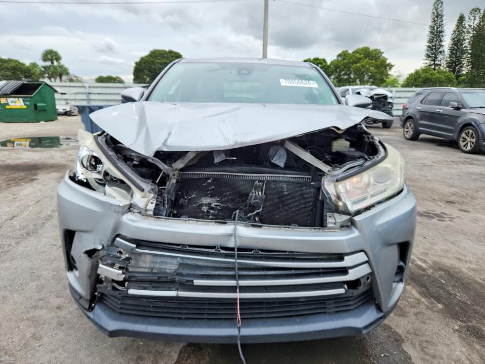 2017 TOYOTA HIGHLANDER LE 5