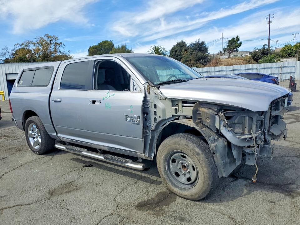 2019 RAM 1500 CLASSIC SLT 4