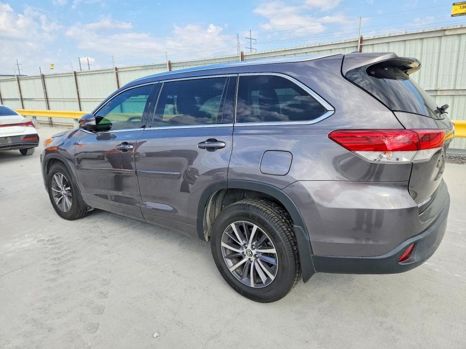 2018 TOYOTA HIGHLANDER XLE 2