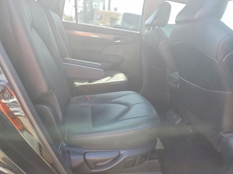 2021 TOYOTA HIGHLANDER LIMITED 11