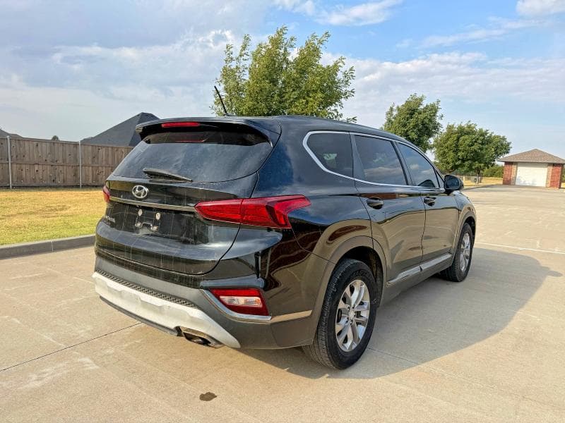 2019 HYUNDAI SANTA FE SE 4