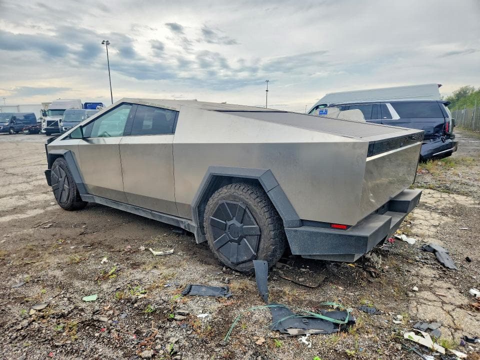 2024 TESLA CYBERTRUCK 2