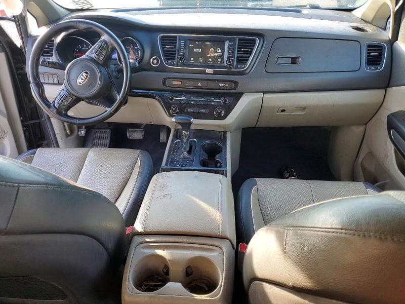 2017 KIA SEDONA LX 8