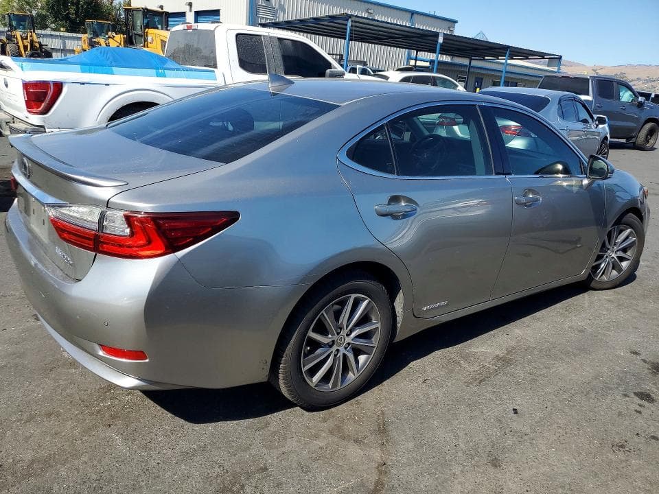 2017 LEXUS ES 300H 3