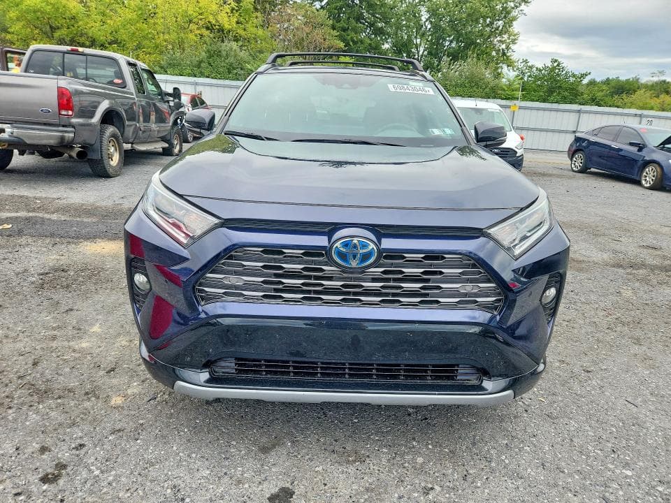 2020 TOYOTA RAV4 XSE 5