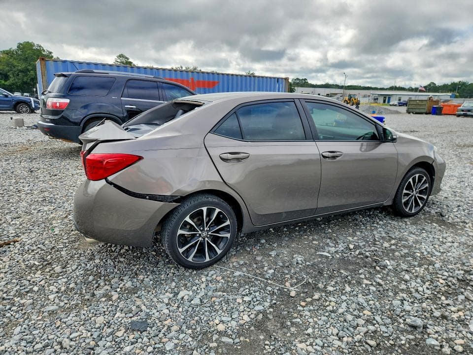 2017 TOYOTA COROLLA SE 3