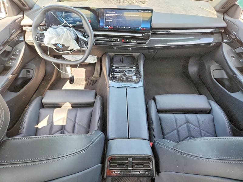 2024 BMW 530 XI 8