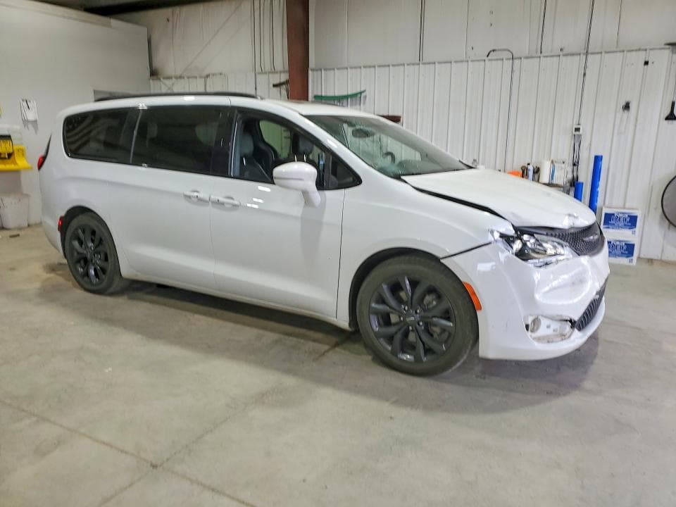 2019 CHRYSLER PACIFICA LIMITED 4