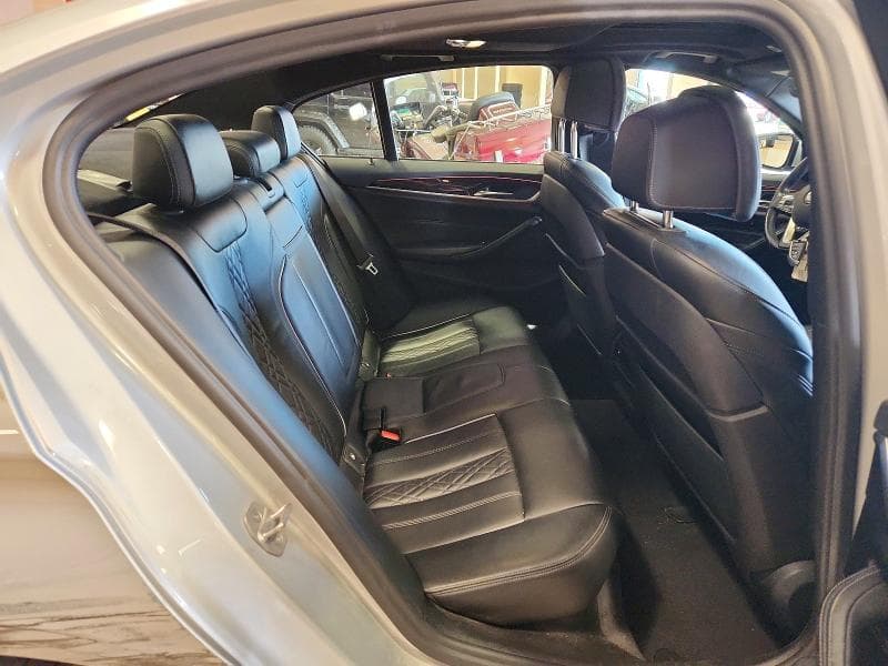 2017 BMW 530 XI 10