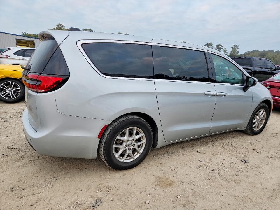 2023 CHRYSLER PACIFICA TOURING L 3