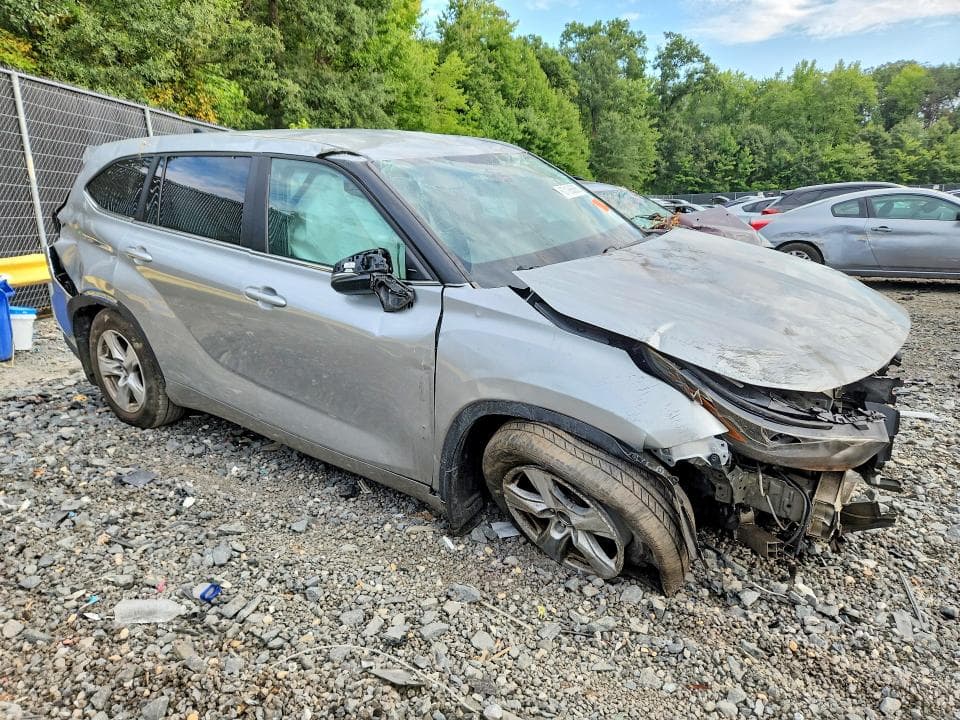 2023 TOYOTA HIGHLANDER LE 4