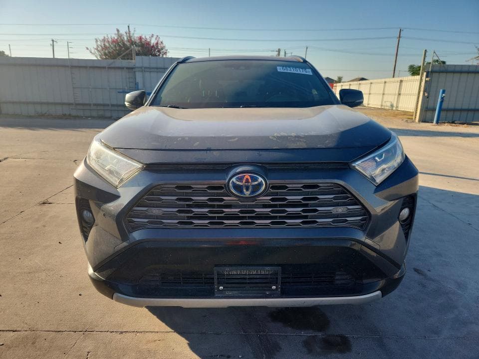 2019 TOYOTA RAV4 XSE 5