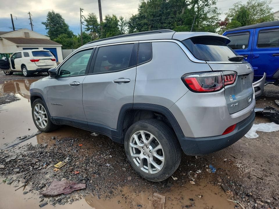 2022 JEEP COMPASS LATITUDE LUX 2