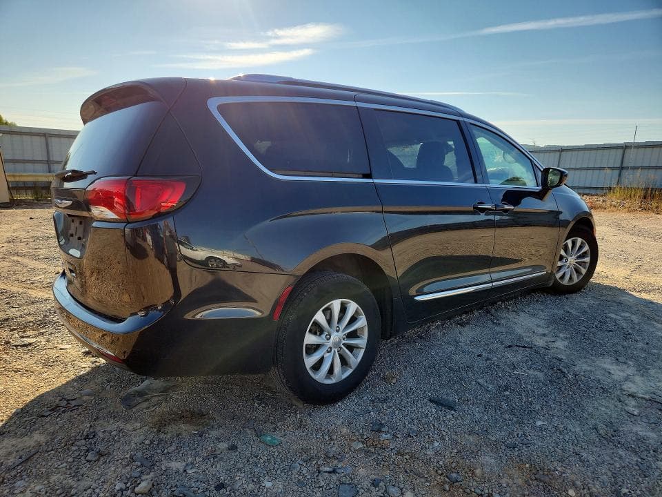 2018 CHRYSLER PACIFICA 3