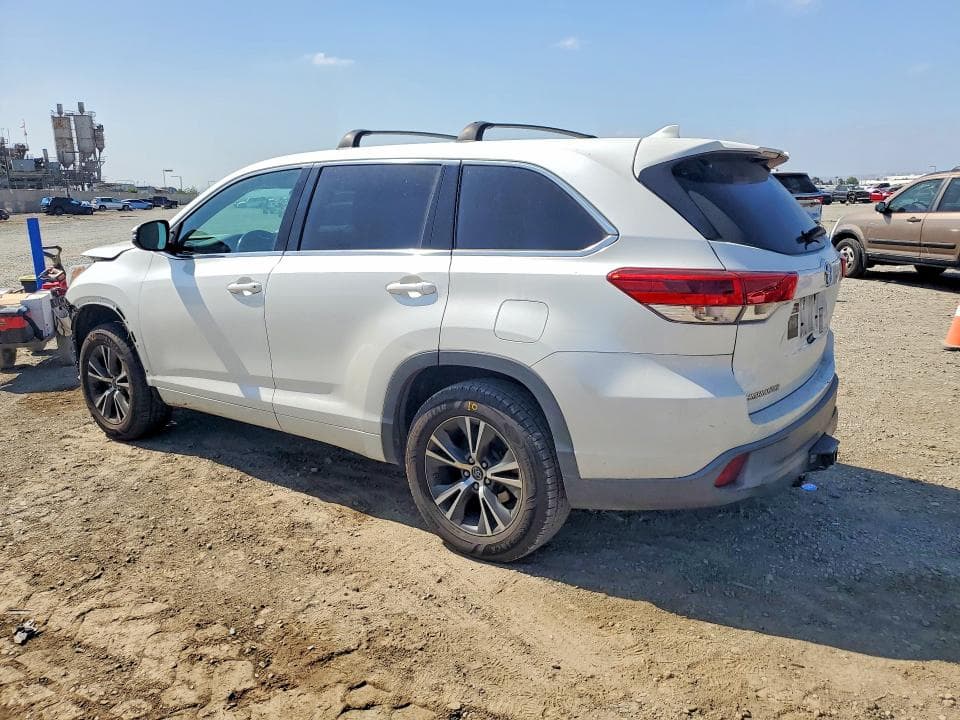 2017 TOYOTA HIGHLANDER LE PLUS 2