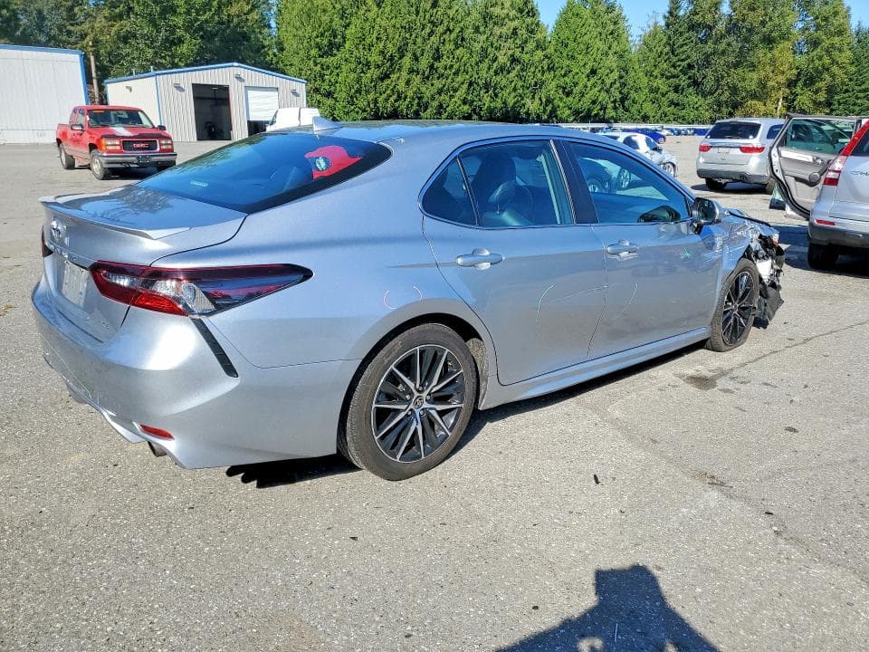2021 TOYOTA CAMRY SE 3